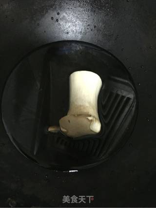 杏鲍菇拌黄瓜的做法步骤：2