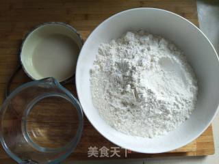 香葱火腿小花卷的做法步骤：2
