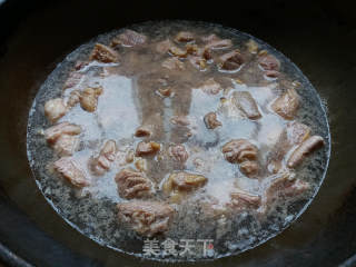 腐竹牛腩煲的做法步骤：4