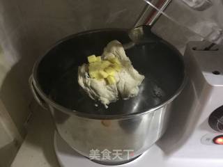 蛋黄肉松贝果的做法步骤：2