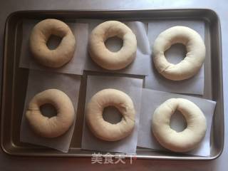 蛋黄肉松贝果的做法步骤：10