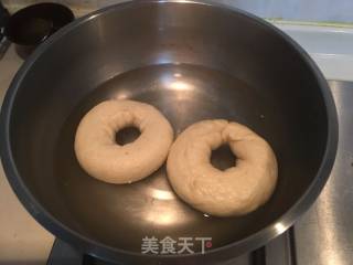 蛋黄肉松贝果的做法步骤：11