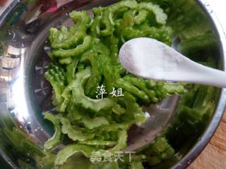 苦瓜炒牛肉的做法步骤：5