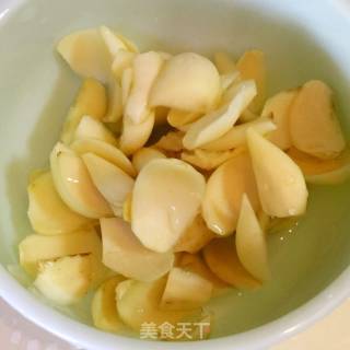 红薯百合二米粥的做法步骤：1