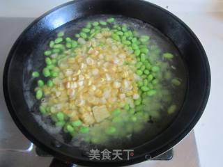 玉米毛豆炒杏鲍菇丁的做法步骤：4