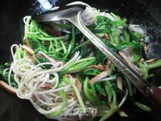 香干鸡毛菜炒面的做法步骤：4