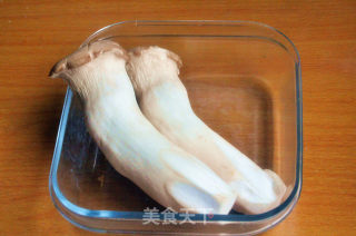 手撕杏鲍菇的做法步骤：1