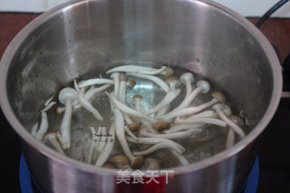 真姬菇拌通心粉的做法步骤：3