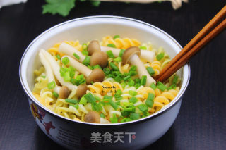 真姬菇拌通心粉的做法步骤：6
