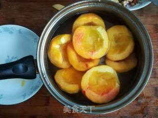 黄桃罐头的做法步骤：3