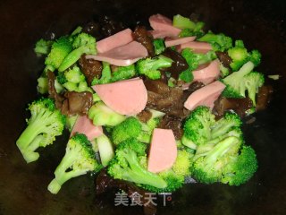 香肠西兰花的做法步骤：7