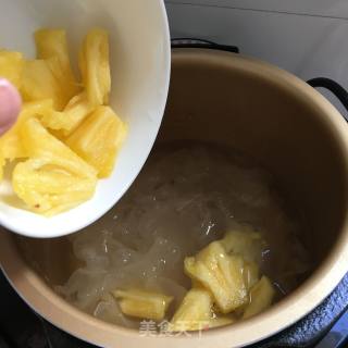 银耳菠萝羹的做法步骤：5