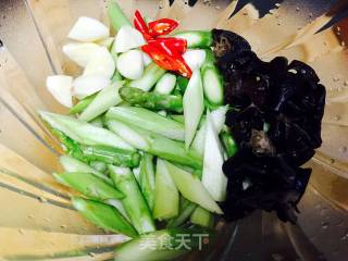 芦笋炒夏果的做法步骤：5