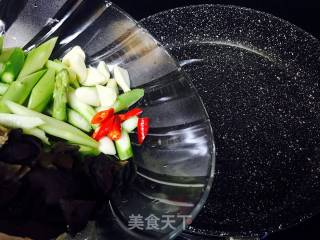 芦笋炒夏果的做法步骤：6