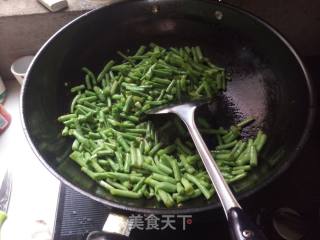 蒜末豆角的做法步骤：3