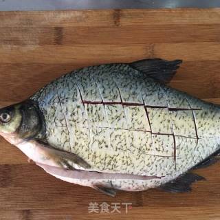 糖醋鳊鱼的做法步骤：1