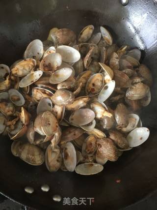 爆炒花甲的做法步骤：5