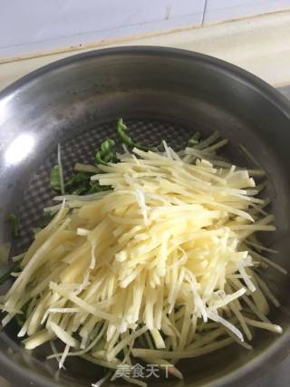 青椒土豆丝的做法步骤：4