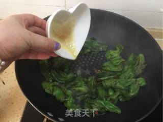 鱼香虎皮青椒的做法步骤：2