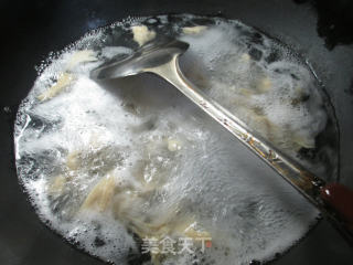 秀珍菇鸡毛菜面筋的做法步骤：2