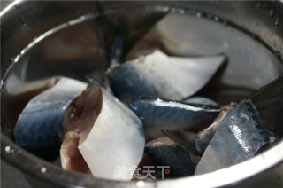 酱焖马鲛鱼的做法步骤：2
