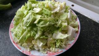 肉末炒甘蓝的做法步骤：1