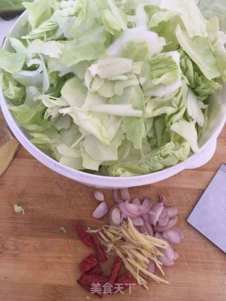手撕包菜的做法步骤：3
