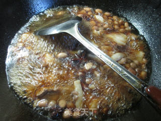 花生米烧猪肉的做法步骤：8