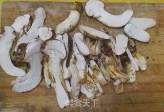 松茸排骨汤的做法步骤：3