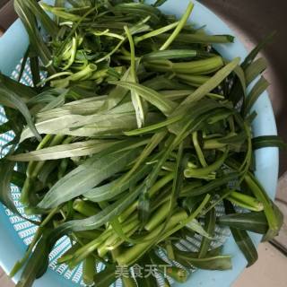 素炒空心菜的做法步骤：1