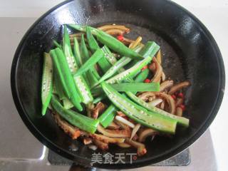 秋葵炒牛肚丝的做法步骤：8
