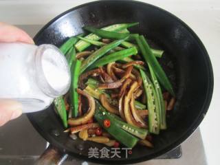 秋葵炒牛肚丝的做法步骤：9