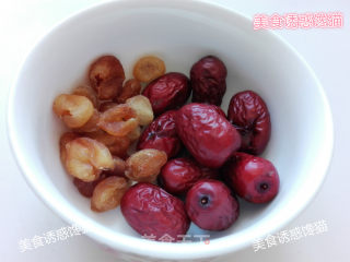 红枣桂圆鸡肉粥的做法步骤：1