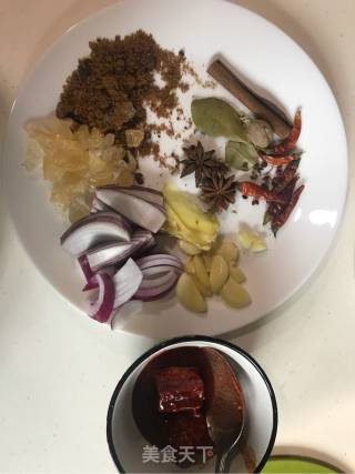 好吃不腻无油酱五花肉的做法步骤：1