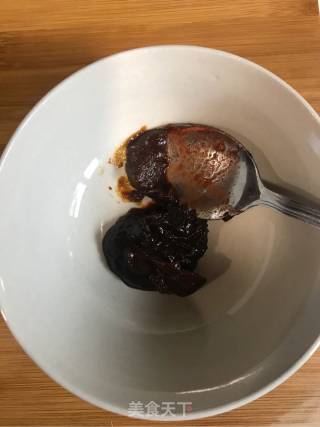 好吃不腻无油酱五花肉的做法步骤：5
