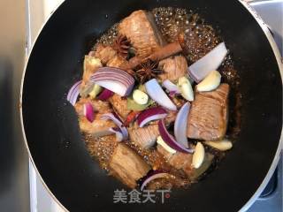 好吃不腻无油酱五花肉的做法步骤：12