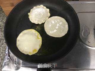 韭菜盒子的做法步骤：12