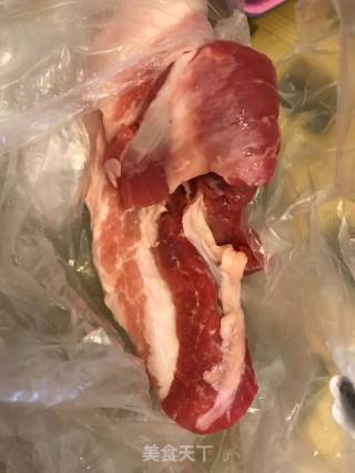 卤五花肉的做法步骤：1