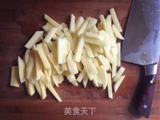 炸薯条的做法步骤：1
