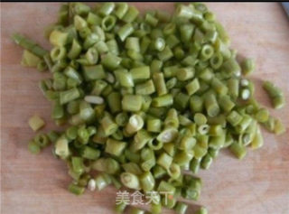 炒苍蝇头的做法步骤：2