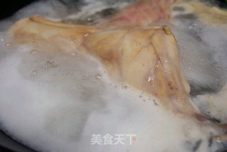 葱香霸王兔的做法步骤：2