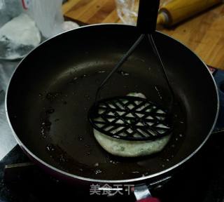 葱油饼的做法步骤：16