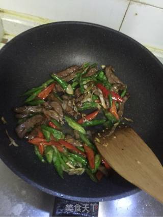 黑胡椒炒牛柳的做法步骤：9