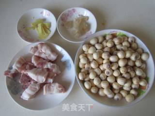 莲子红烧肉的做法步骤：1