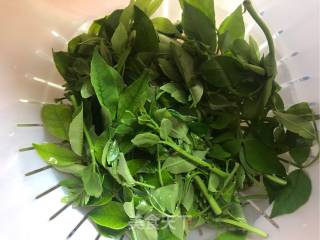 三步搞定酥炸花椒芽的做法步骤：1