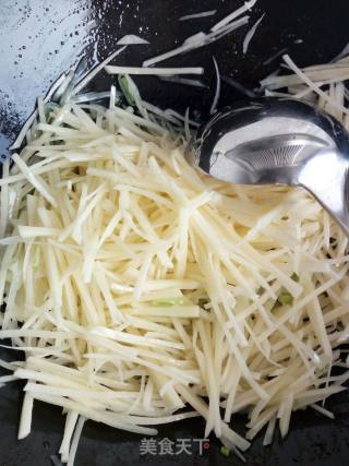 家常土豆丝的做法步骤：4