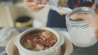 【小森妈妈菜谱】28天调理药膳-备孕花胶汤的做法步骤：5