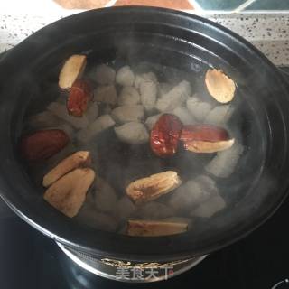 海参猪肉汤的做法步骤：9