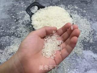 虫草花鸡翅粥的做法步骤：1