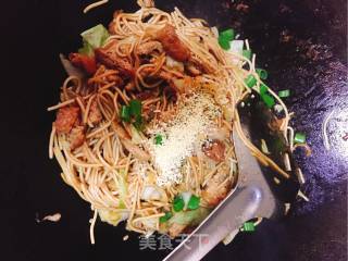肉丝油豆腐炒面的做法步骤：7